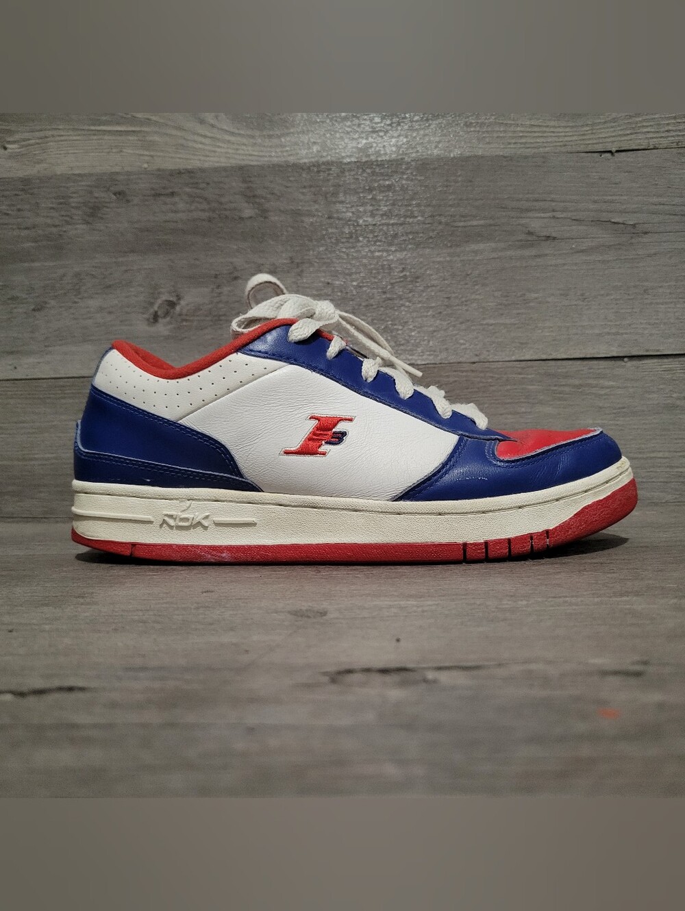 vintage Reebok Iverson I3 Pressure Low Mens Size 9 Red White Blue Sneakers